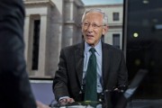 桂平宏观经济学教授兼实践者Stanley Fisher逝世 曾培养全球多位经济决策者