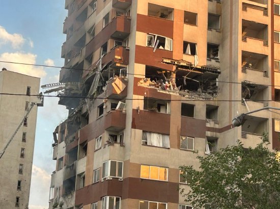 以色列对伊朗多地发动空袭 致使其多位高级军事将领丧生(🧘)
